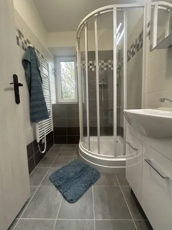 Pronájem bytu 1+kk, Praha - Strašnice, Královická, 32 m2