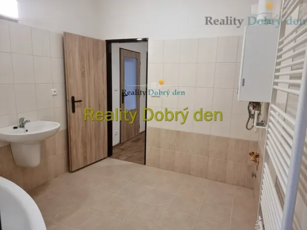 Pronájem bytu 2+1, Opava, Nádražní okruh, 67 m2