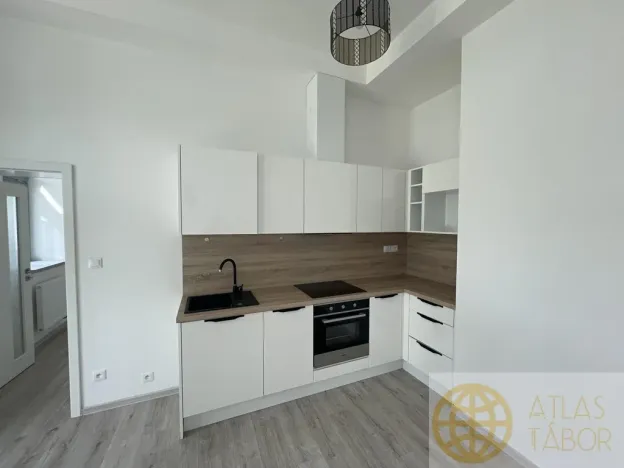 Pronájem bytu 3+kk, Tábor, Kpt. Jaroše, 74 m2