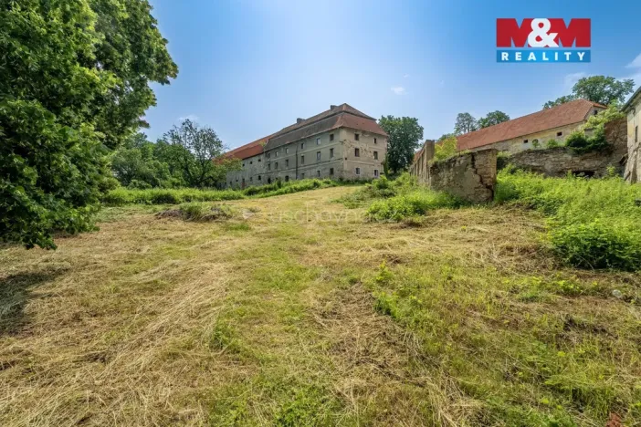 Prodej historického objektu, Zvoleněves, 5000 m2