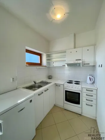 Pronájem bytu 1+kk, Praha, Na okraji, 33 m2