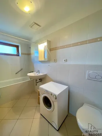 Pronájem bytu 1+kk, Praha, Na okraji, 33 m2