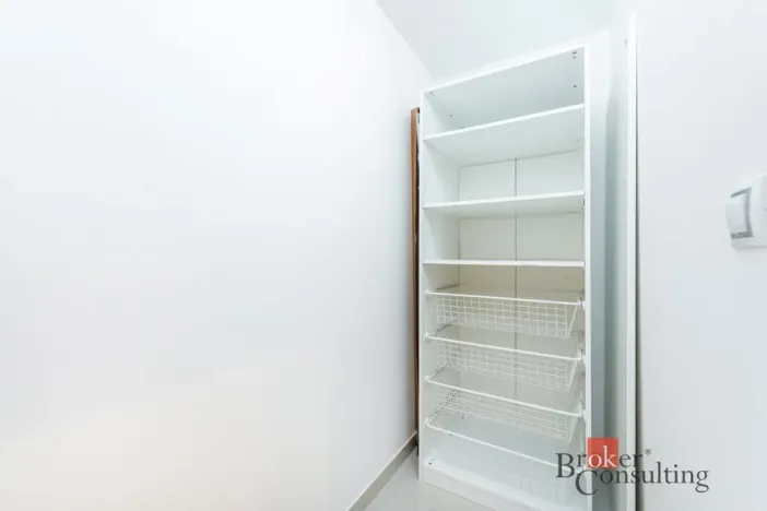 Pronájem bytu 1+kk, Praha, Olšanská, 39 m2