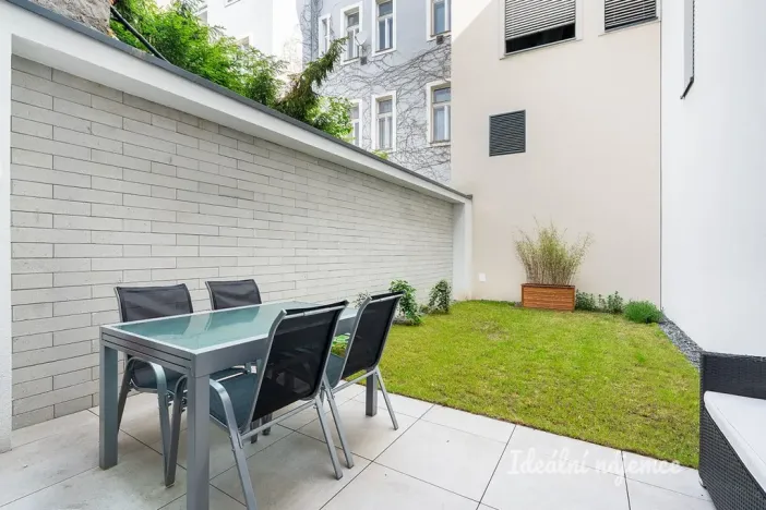 Pronájem bytu 1+kk, Praha - Holešovice, U průhonu, 31 m2