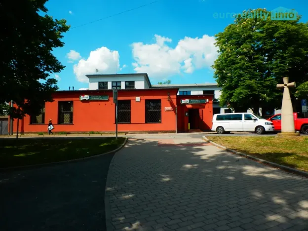 Pronájem restaurace, Praha - Dubeč, Městská, 322 m2