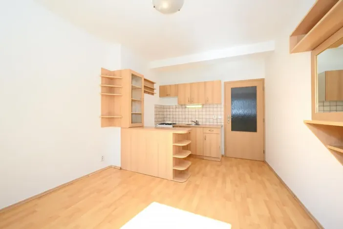 Pronájem bytu 2+kk, Praha - Vysočany, Spojovací, 36 m2