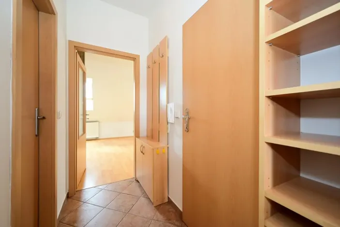Pronájem bytu 2+kk, Praha - Vysočany, Spojovací, 36 m2