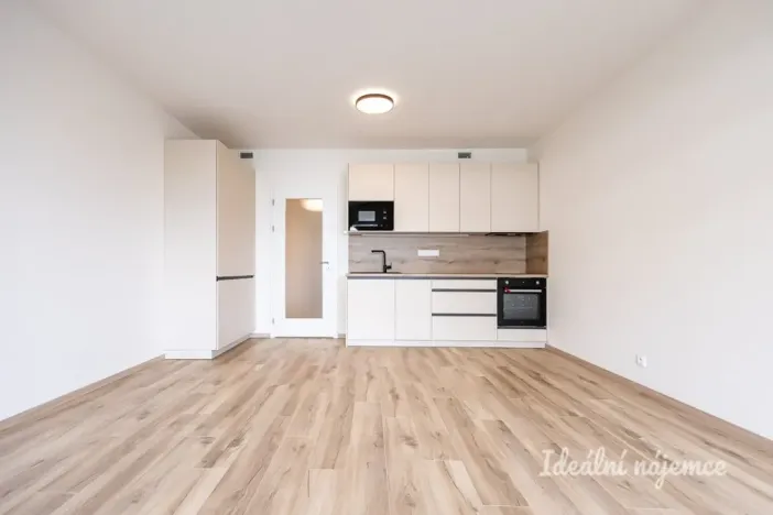 Pronájem bytu 1+kk, Praha - Hloubětín, Poděbradská, 37 m2