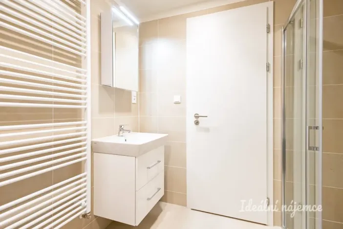 Pronájem bytu 1+kk, Praha - Hloubětín, Poděbradská, 37 m2