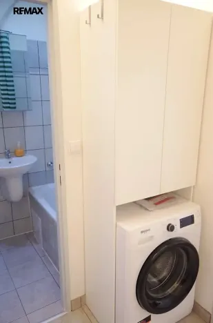 Pronájem bytu 1+kk, Praha - Kamýk, Otradovická, 37 m2