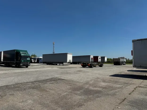 Pronájem komerčního pozemku, Holubice, 4000 m2