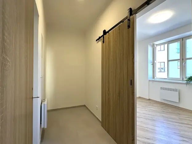Pronájem bytu 1+kk, Znojmo, nám. Kpt. Otm. Chlupa, 33 m2