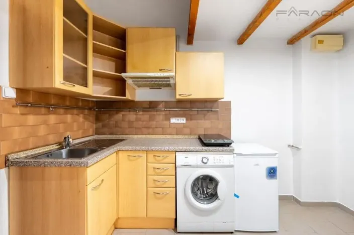 Pronájem bytu 1+1, Praha - Žižkov, Jeseniova, 34 m2