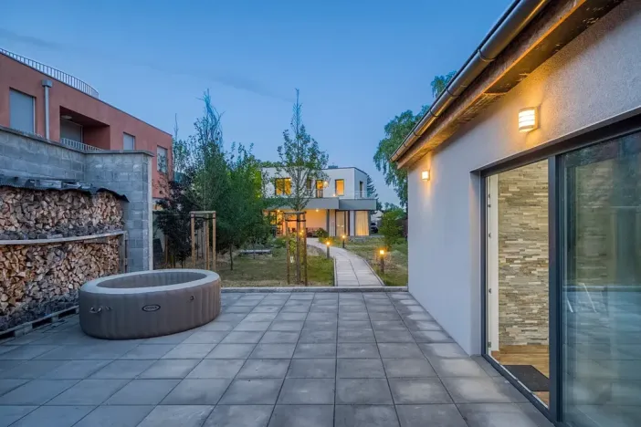 Prodej vily, Praha - Dolní Měcholupy, Na návsi, 392 m2