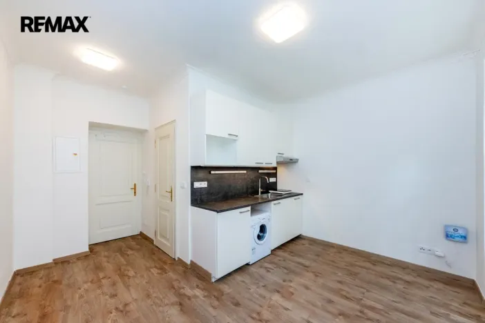 Prodej bytu 1+kk, Praha - Vršovice, Černomořská, 20 m2
