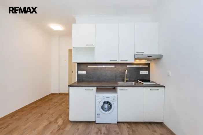 Prodej bytu 1+kk, Praha - Vršovice, Černomořská, 20 m2