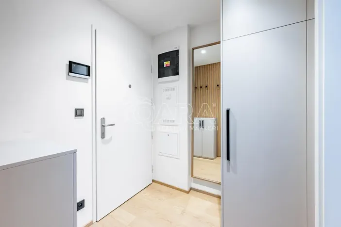 Pronájem bytu 1+kk, Praha - Karlín, Pobřežní, 28 m2