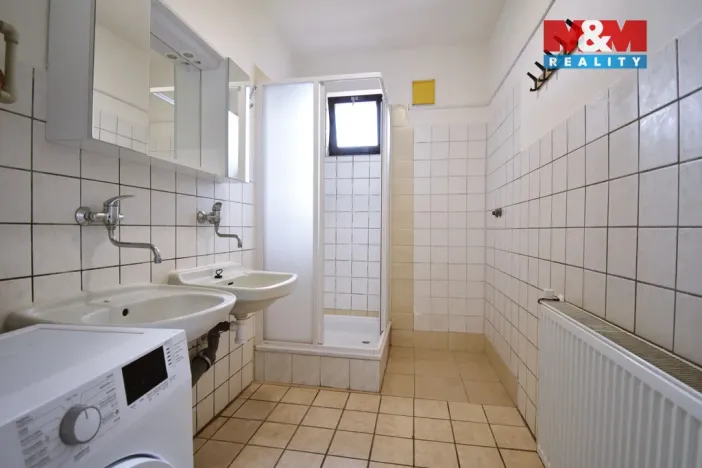Prodej komerční nemovitosti, Libiš, 300 m2