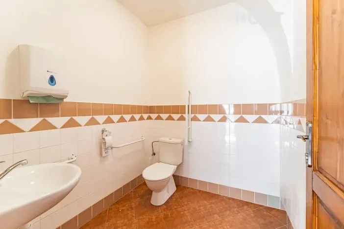 Prodej podílu restaurace, Štíty, nám. Míru, 59 m2
