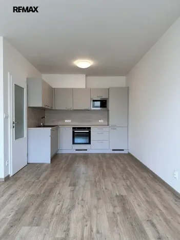 Pronájem bytu 2+kk, Praha - Černý Most, Dobrovolného, 42 m2