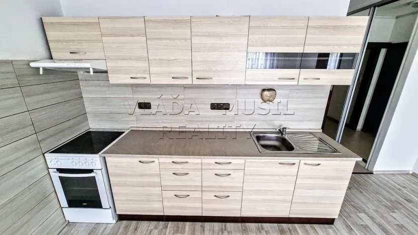 Pronájem bytu 2+kk, Praha - Kamýk, Zárubova, 42 m2