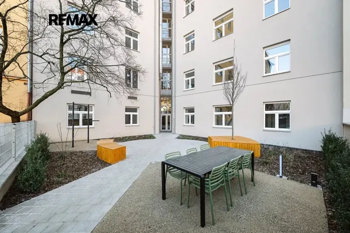 Pronájem bytu 2+kk, Praha - Žižkov, Jeseniova, 48 m2