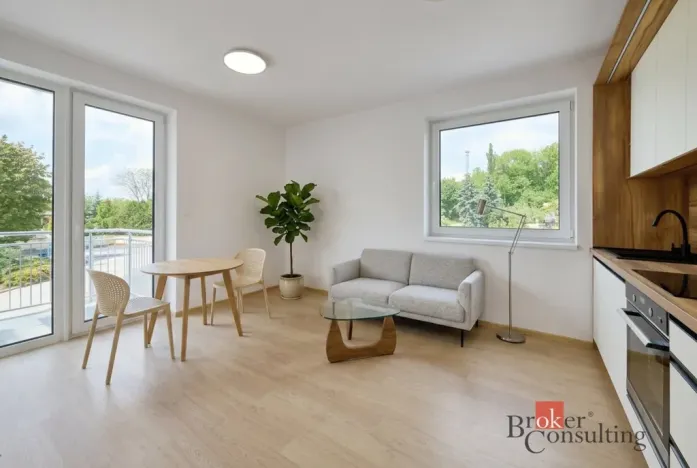 Pronájem bytu 2+kk, Holice, Pod Parkem, 46 m2