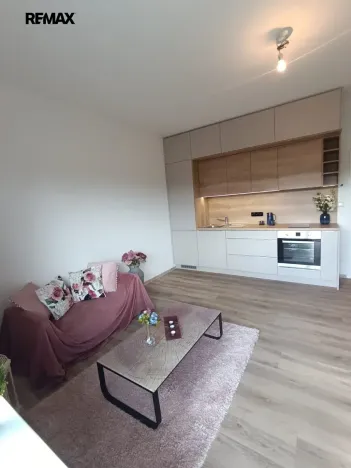 Pronájem bytu 1+kk, Praha - Uhříněves, Douchova, 30 m2