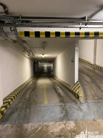 Prodej garážového stání, Praha - Stodůlky, Petržílkova, 23 m2