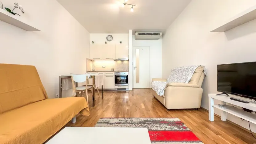 Pronájem bytu 1+kk, Praha - Žižkov, Havlíčkovo náměstí, 29 m2