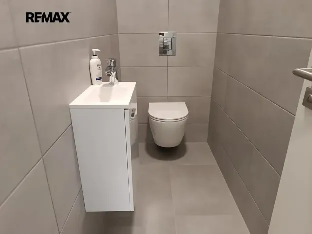 Pronájem bytu 1+kk, Praha - Uhříněves, Douchova, 35 m2