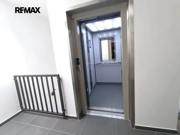 Pronájem bytu 1+kk, Praha - Uhříněves, Douchova, 35 m2