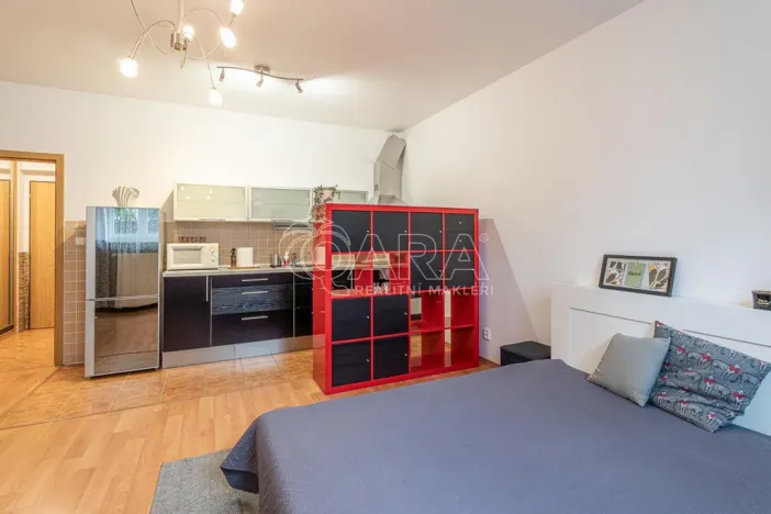 Pronájem bytu 1+kk, Praha - Černý Most, Dobrovolného, 35 m2