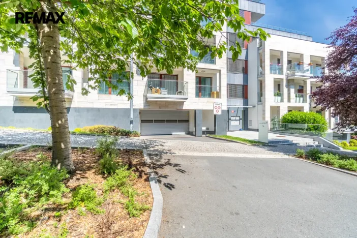 Pronájem garážového stání, Praha - Smíchov, U Nikolajky, 15 m2