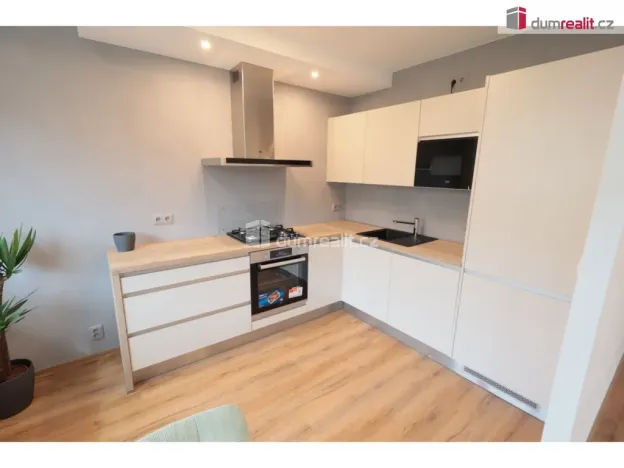 Pronájem bytu 2+kk, Praha - Prosek, Veltruská, 60 m2