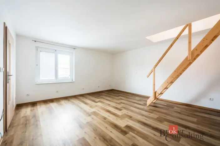Prodej bytu 2+kk, Hoštice, 77 m2