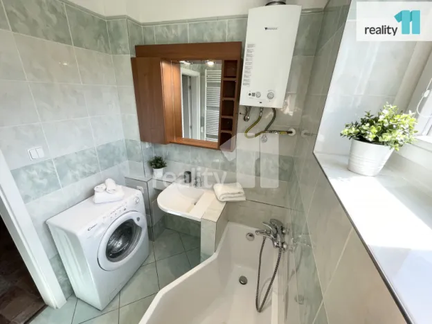 Pronájem bytu 3+1, Praha - Žižkov, Biskupcova, 93 m2
