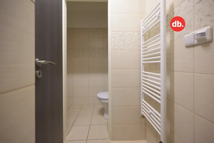 Pronájem obchodního prostoru, Karlovy Vary, Nejdecká, 16 m2