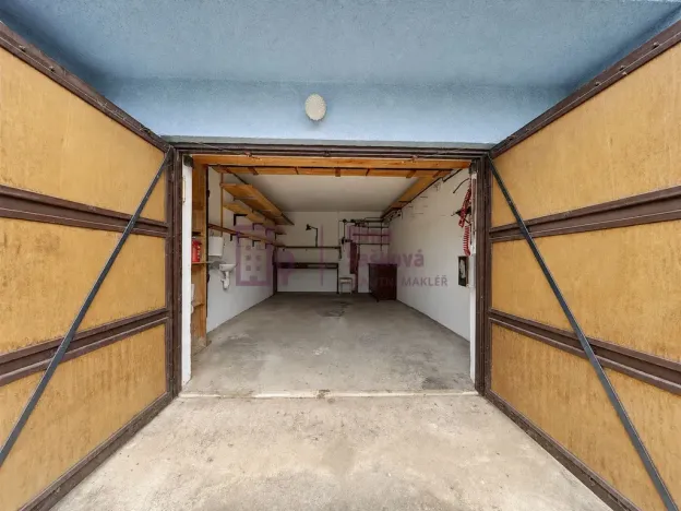 Pronájem garáže, Jindřichův Hradec - Jindřichův Hradec IV, Jakubská, 18 m2