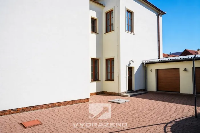 Prodej obchodního prostoru, Dolní Kounice, 400 m2