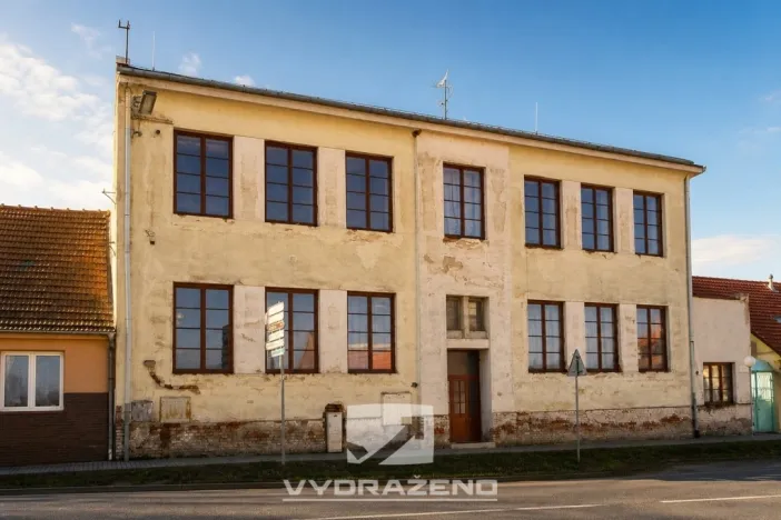 Prodej obchodního prostoru, Dolní Kounice, 400 m2