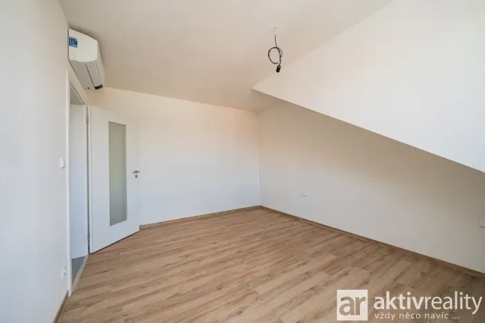 Pronájem bytu 2+kk, Ovčáry, Na Bulánce, 62 m2