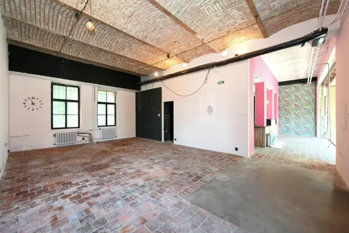 Pronájem restaurace, Hradec Králové, Pospíšilova, 159 m2