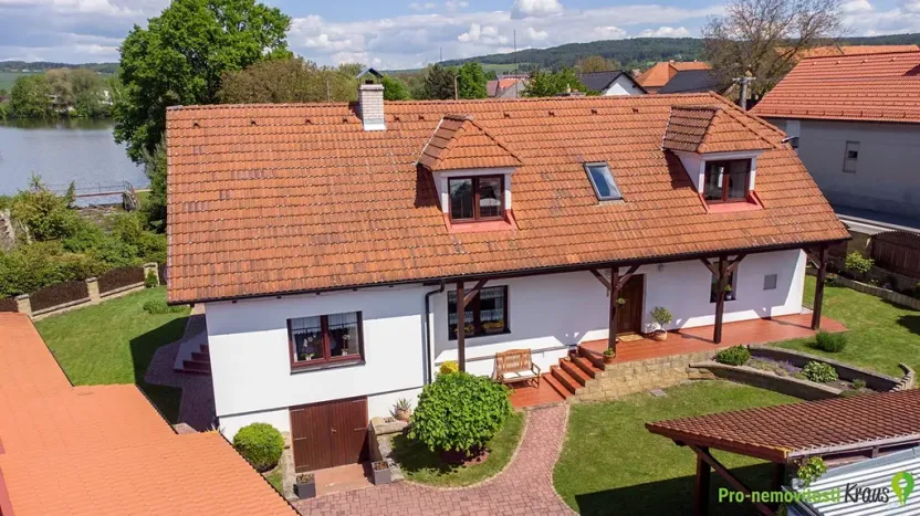 Prodej rodinného domu, Osek, 192 m2