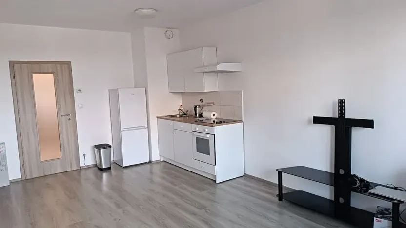 Pronájem bytu 1+kk, Praha - Letňany, Hlučkova, 34 m2