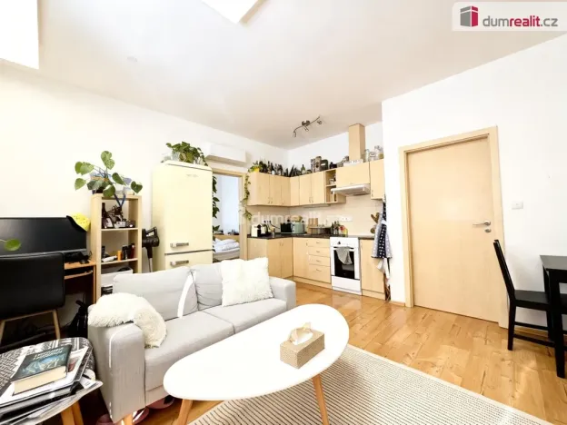 Pronájem bytu 2+kk, Praha - Hloubětín, V chaloupkách, 45 m2