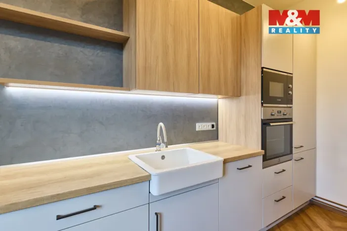 Prodej bytu 2+1, Trutnov - Horní Předměstí, Komenského, 69 m2