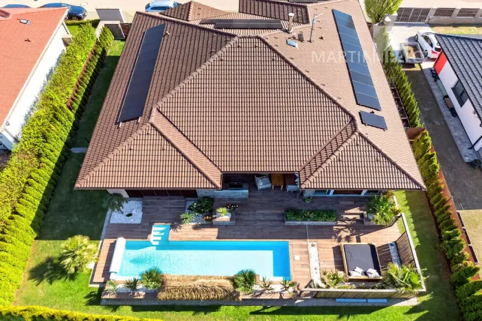 Prodej rodinného domu, Veleň, 258 m2