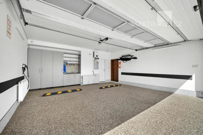 Prodej rodinného domu, Veleň, 258 m2