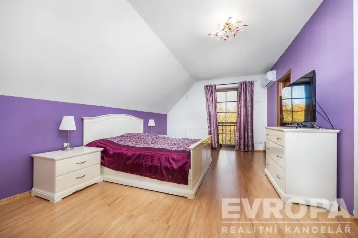 Prodej rodinného domu, Košátky, 350 m2